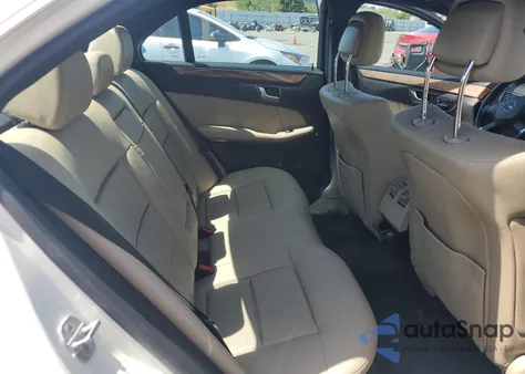 2012 Mercedes-Benz E 350 z USA, uszkodzony, nr VIN WDDHF5KB8CA612920